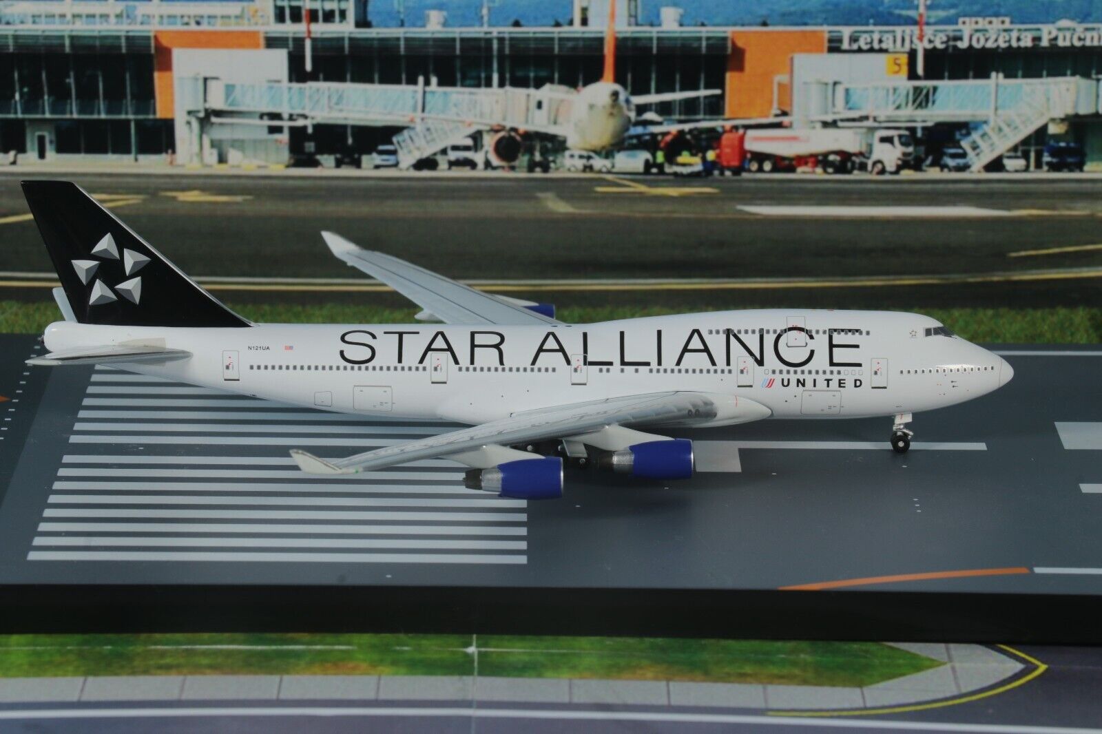 1:400 United Airlines B 747 - Star Alliance