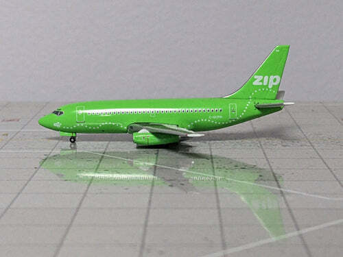Aeroclassics ACCGCPN Zip Air Boeing 737-200 C-GCPN Diecast 1/400 Model Airplane