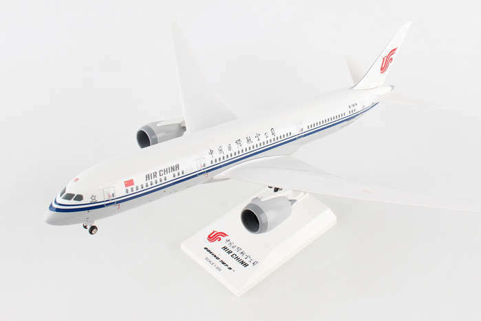 Skymarks SKR1004 Air China Boeing 787-900 Desk Top Display 1/200 Model Airplane