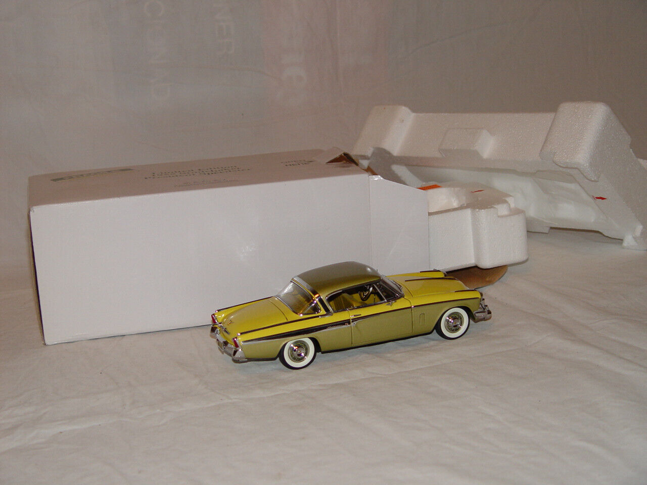 1:24 Diecast, 1955 Studebaker Speedster, Yellow & Green Car, Matching Inter.&Mag