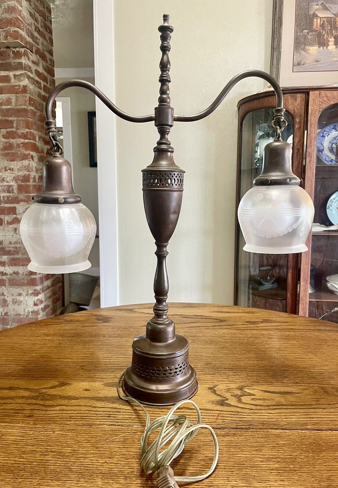 Antique Victorian Art Deco 2 Arm Brass Shaded Accent Table Desk Lamp