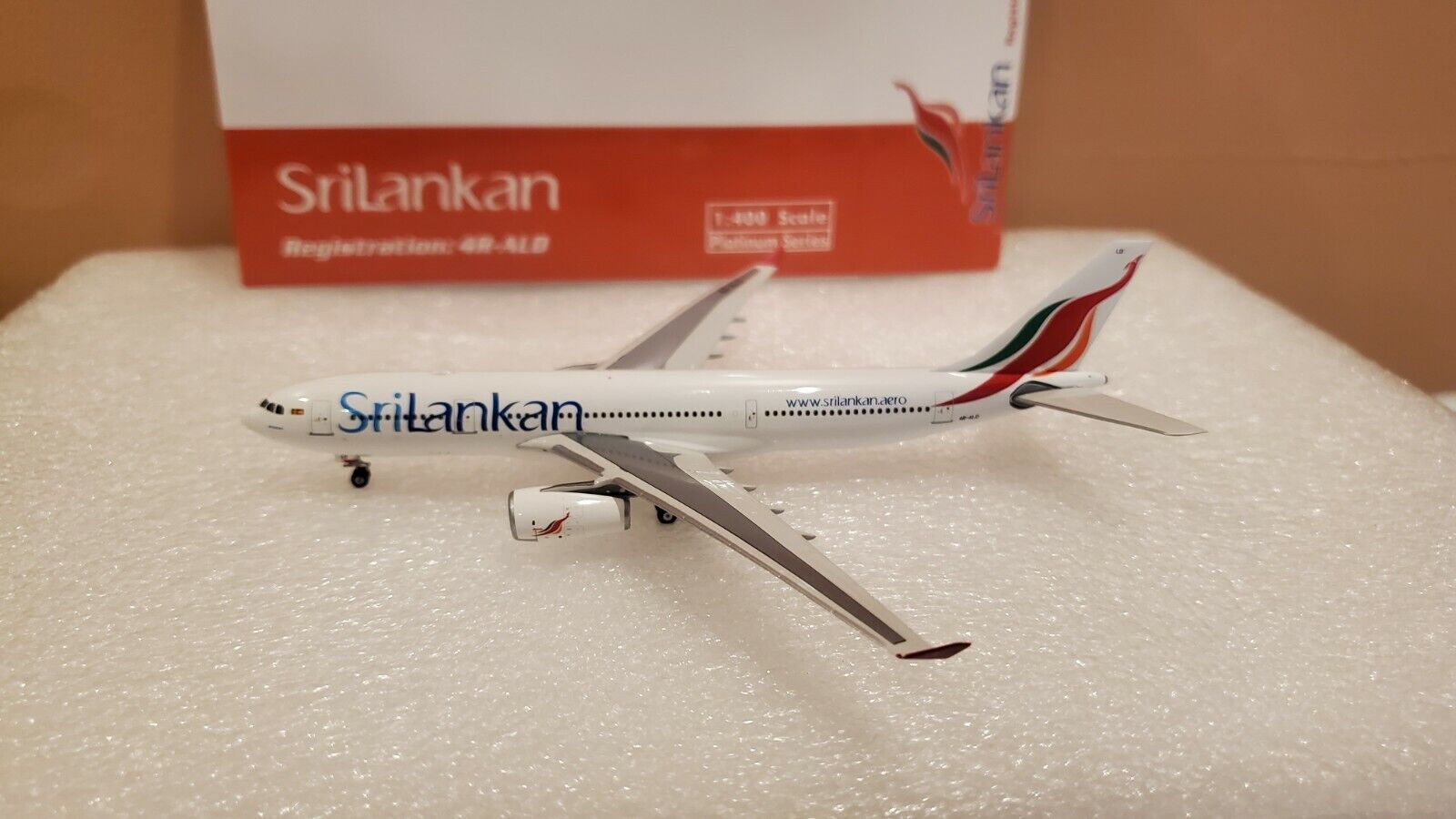 Phoenix Models SriLankan Airlines A330-243 1:400 PH10485 1998 Colors 4R-ALD 