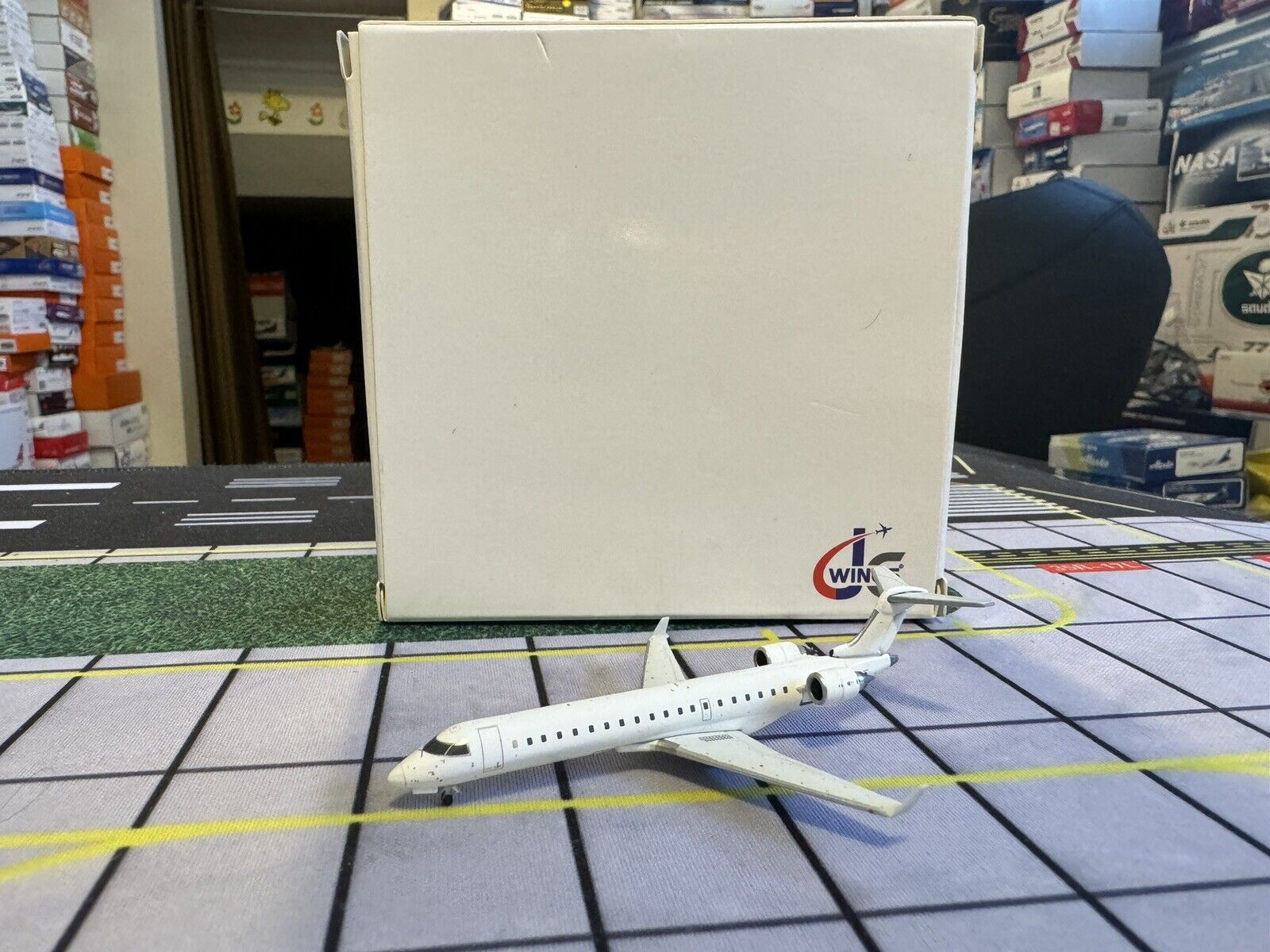 JC Wings 1:400 Bombardier CRJ-700 Airlines Blank White Diecast Custom Model