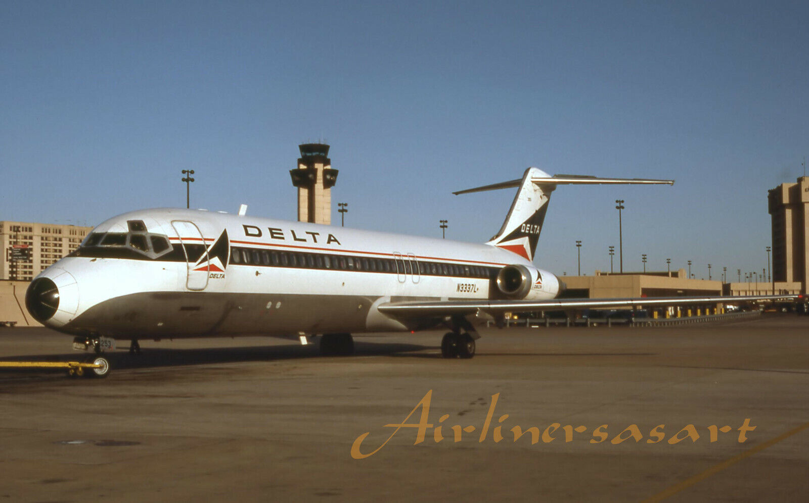 Delta Airlines Douglas DC-9-32 N3337L at DFW in January 1983 8\