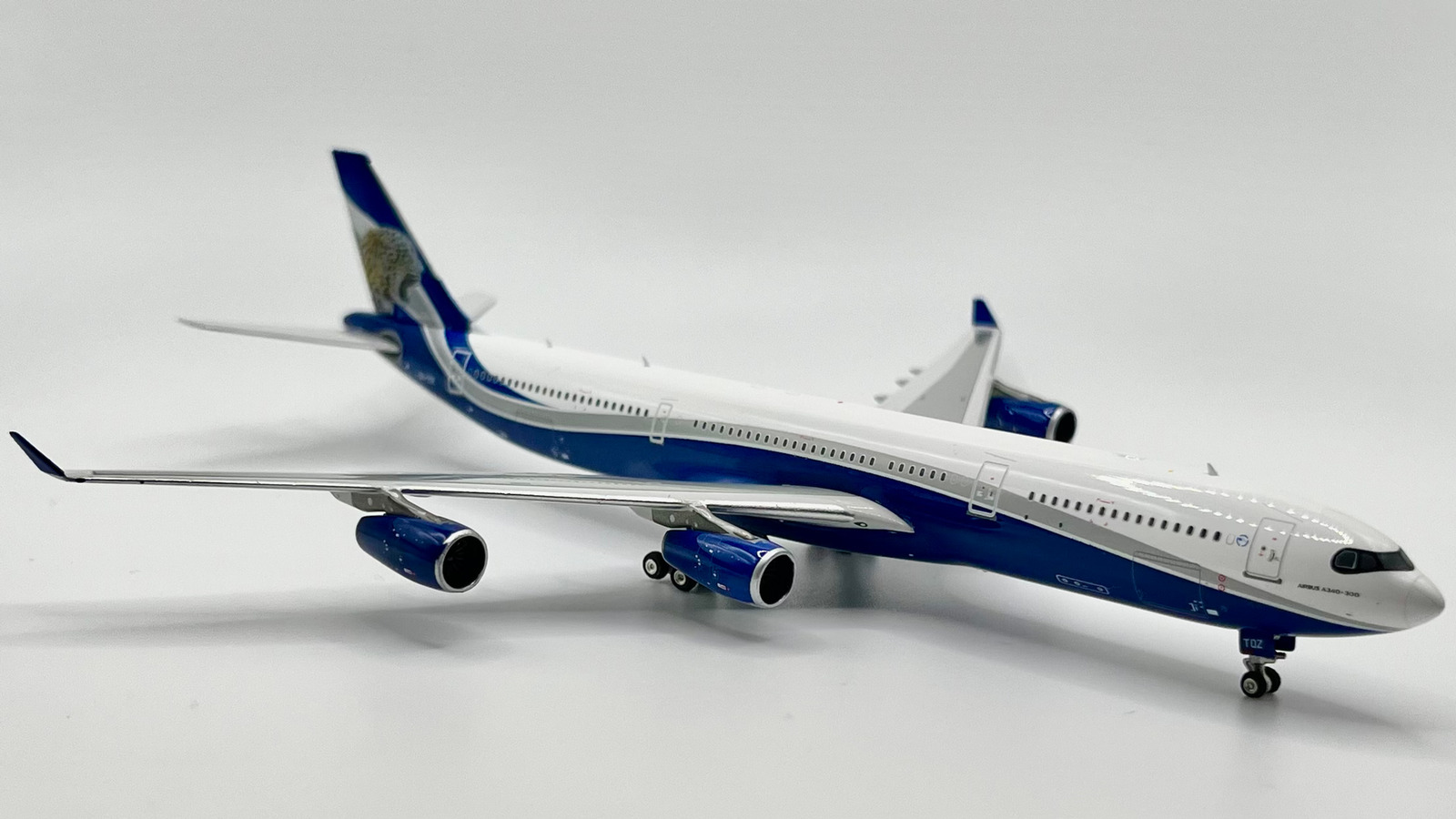 Phoenix 1:400 HiFly A340-300 9H-TQZ