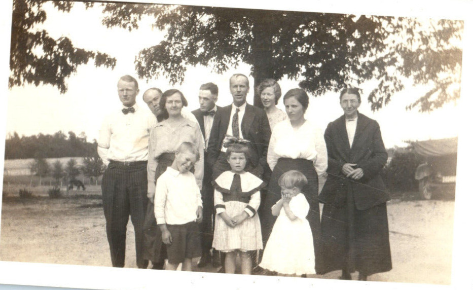 Vintage Photo 1930s, Family Dressed Up & Posed In BHM, AL, 4.5x2.25 Black White