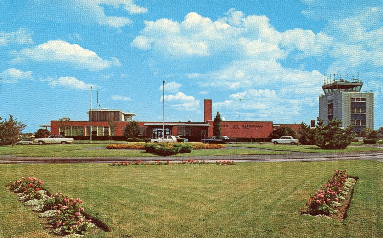 MASSACHUSETTS  AIRPORT  HYANNIS   / SERVED ONCE BY NORTHEST AIRLINES  / AIRCRAFT