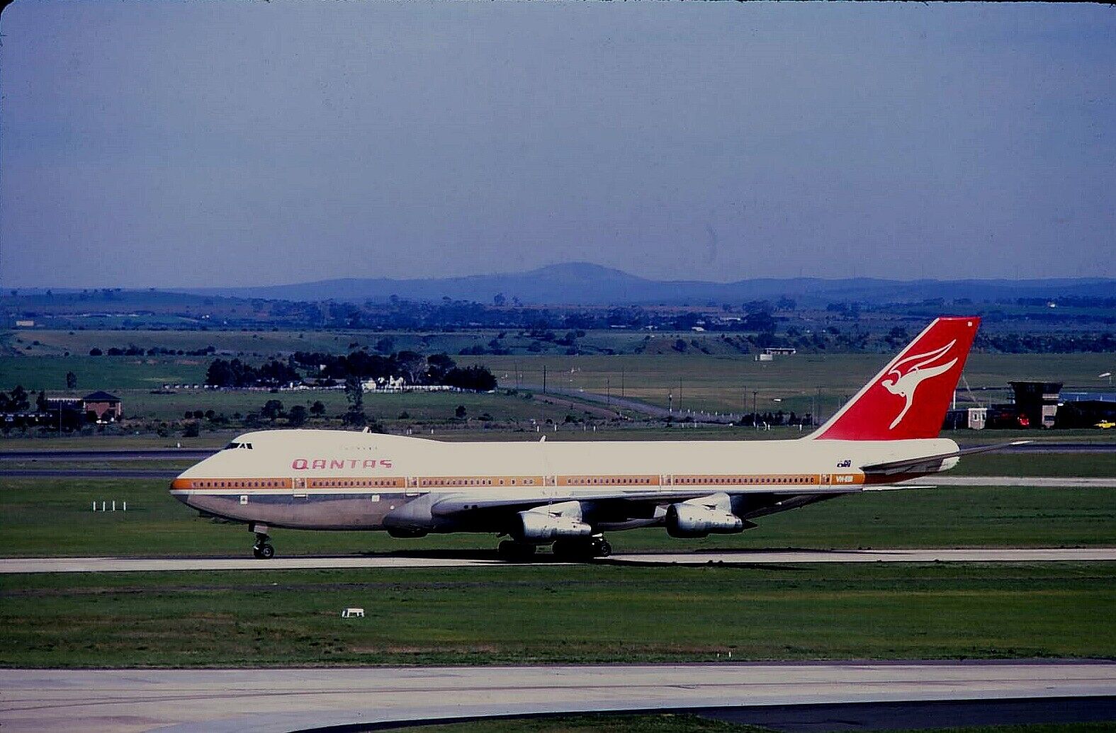 Original colour slide Boeing 747 old livery VH-EB1 of Qantas