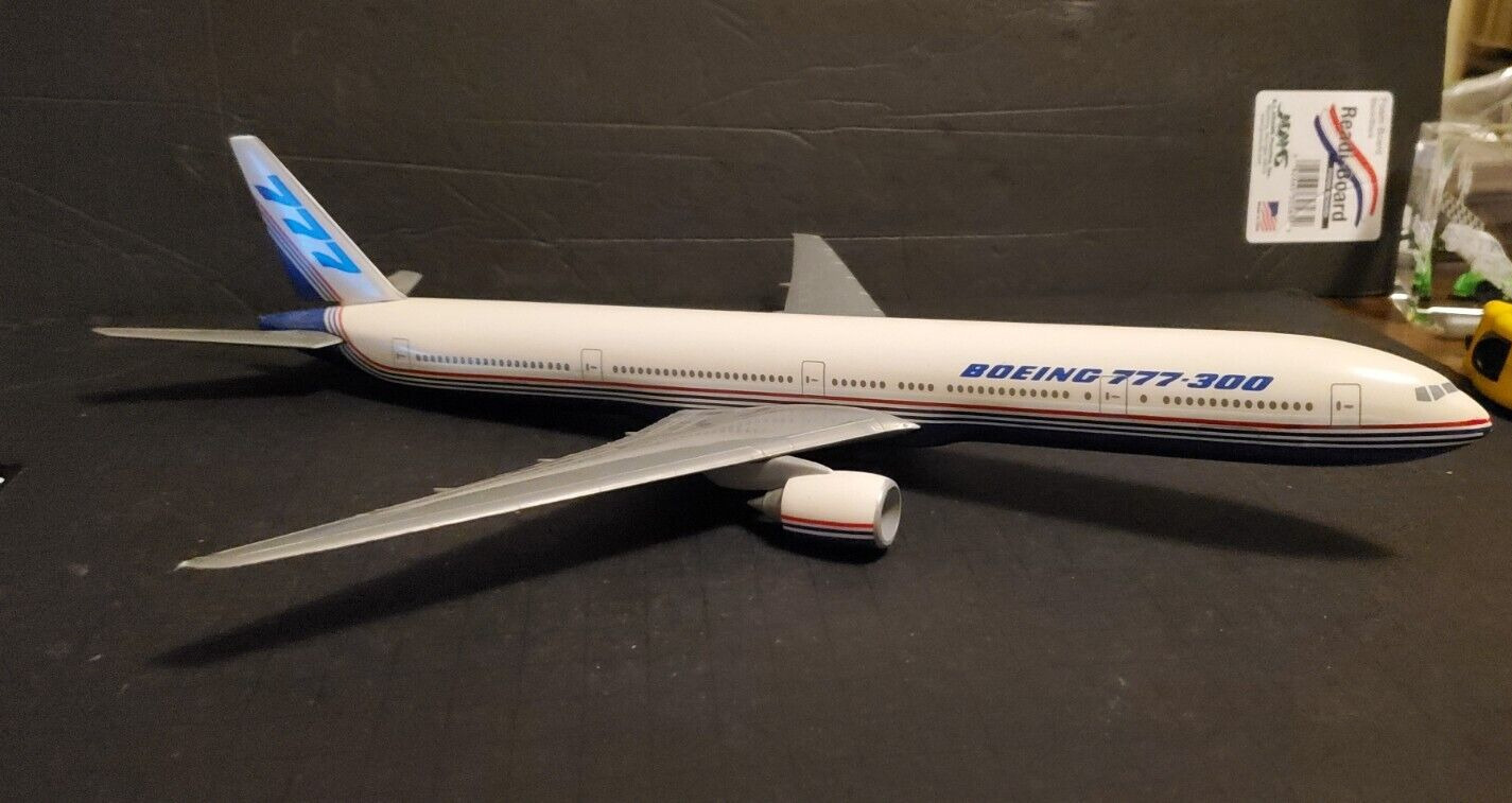 Flight Miniatures Boeing 777-300 Desk 1/200 Display Model Airplane No Stand