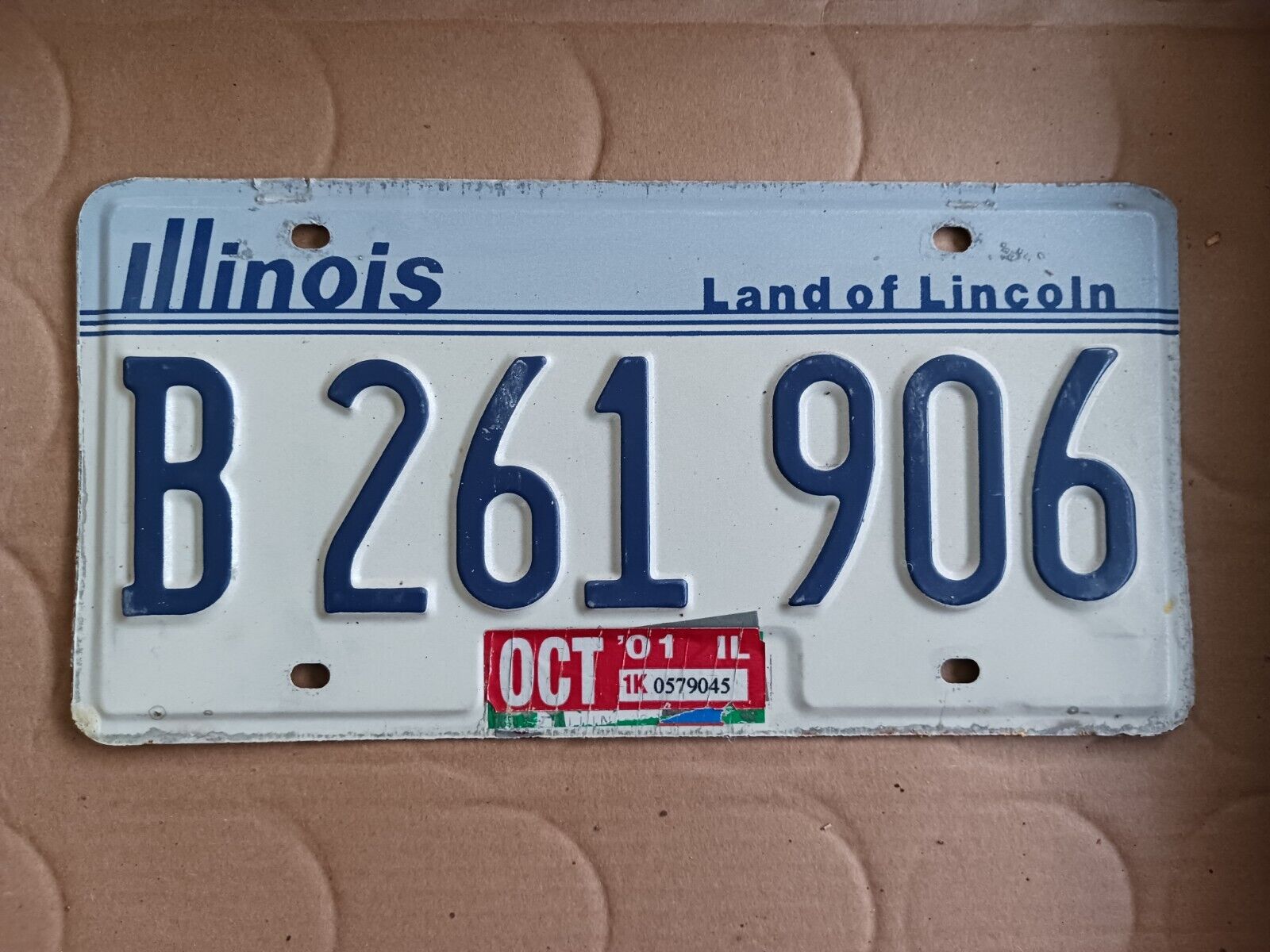 2001 Illinois License Plate B 261 906