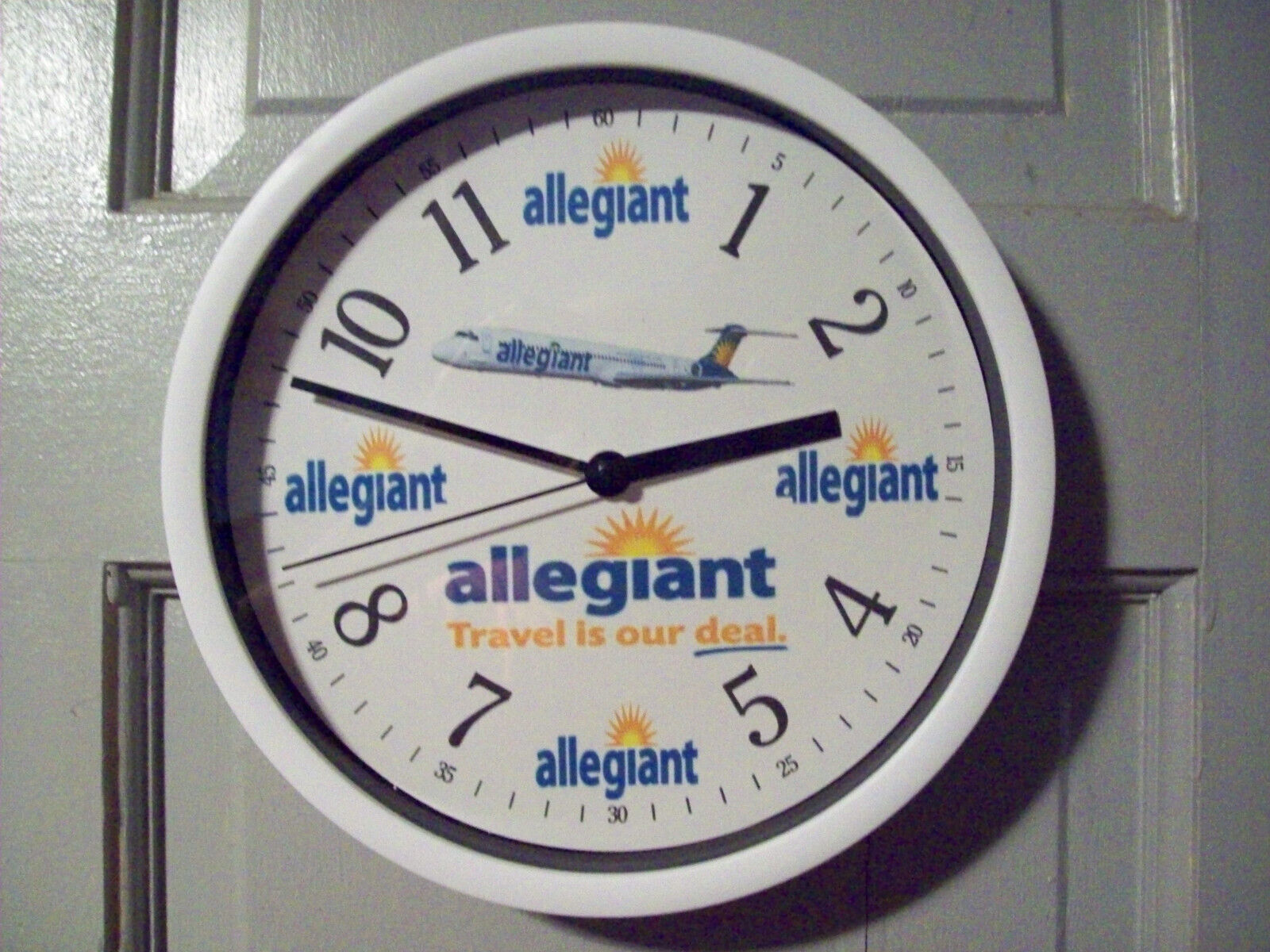 ALLEGIANT AIRLINES WALL CLOCK MD-83  MAD DOG