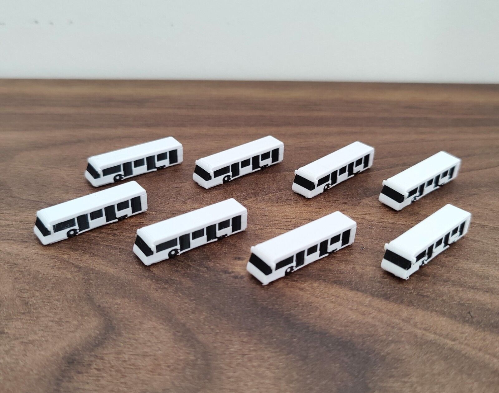 8x White AIRPORT BUS SET GSE Ground Service Vehicle Models 1:400 Scale Diorama