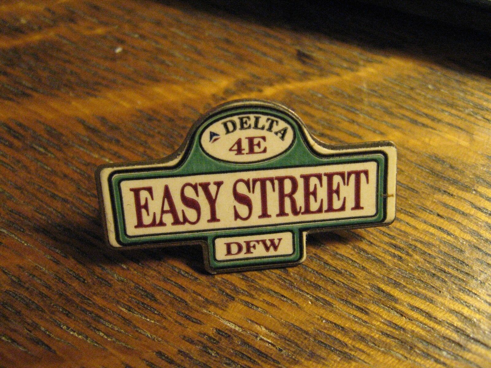 Delta Airlines 1988 Dallas Texas Airport Terminal E Easy Street 4E Lapel Hat Pin