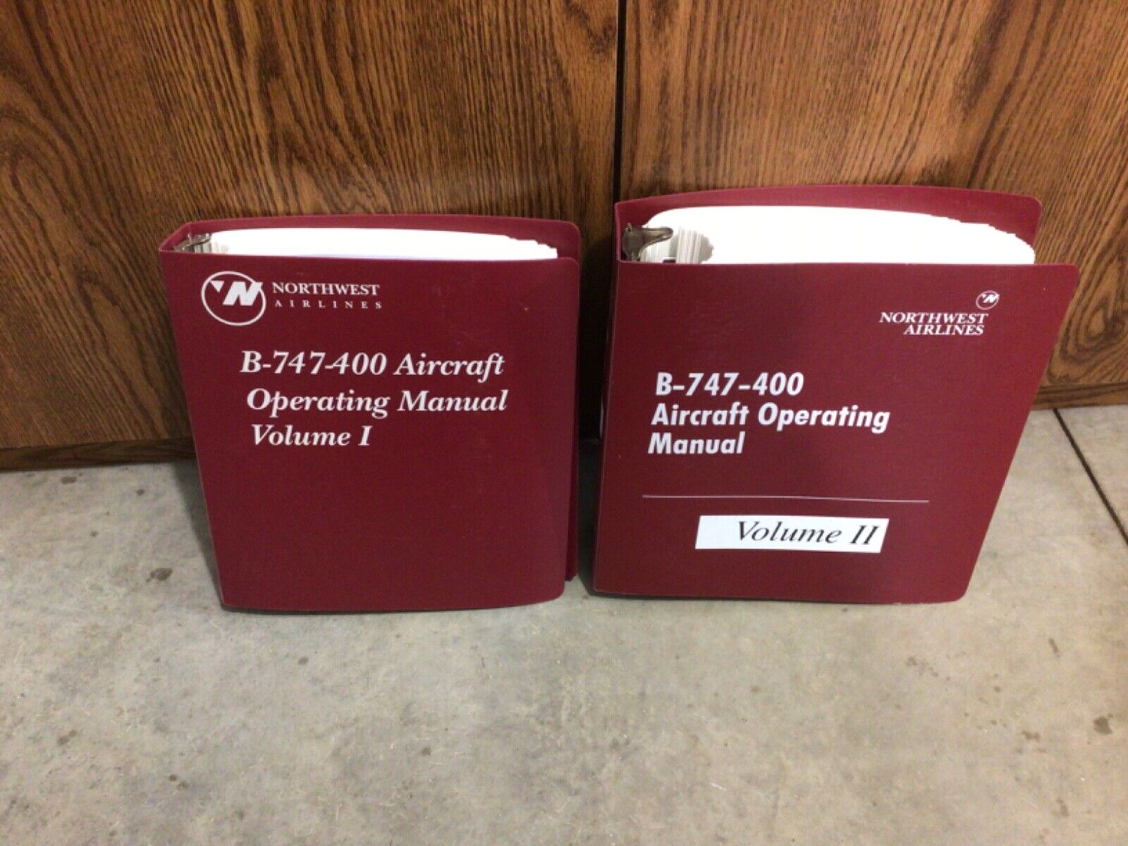 RARE Northwest Airlines B-747-400 Aircraft Operating Manuals volume I & II