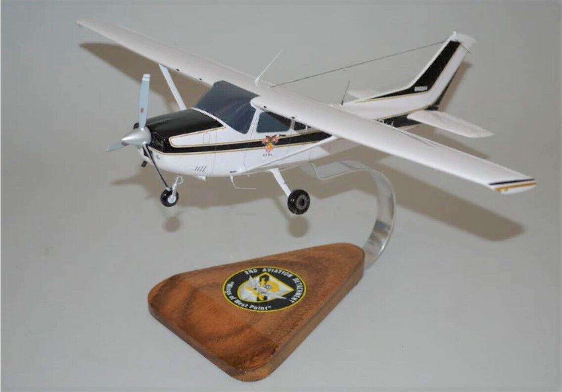 US Army Cessna 182 Military Academy West Point Desk Top Model 1/24 SC Airplane