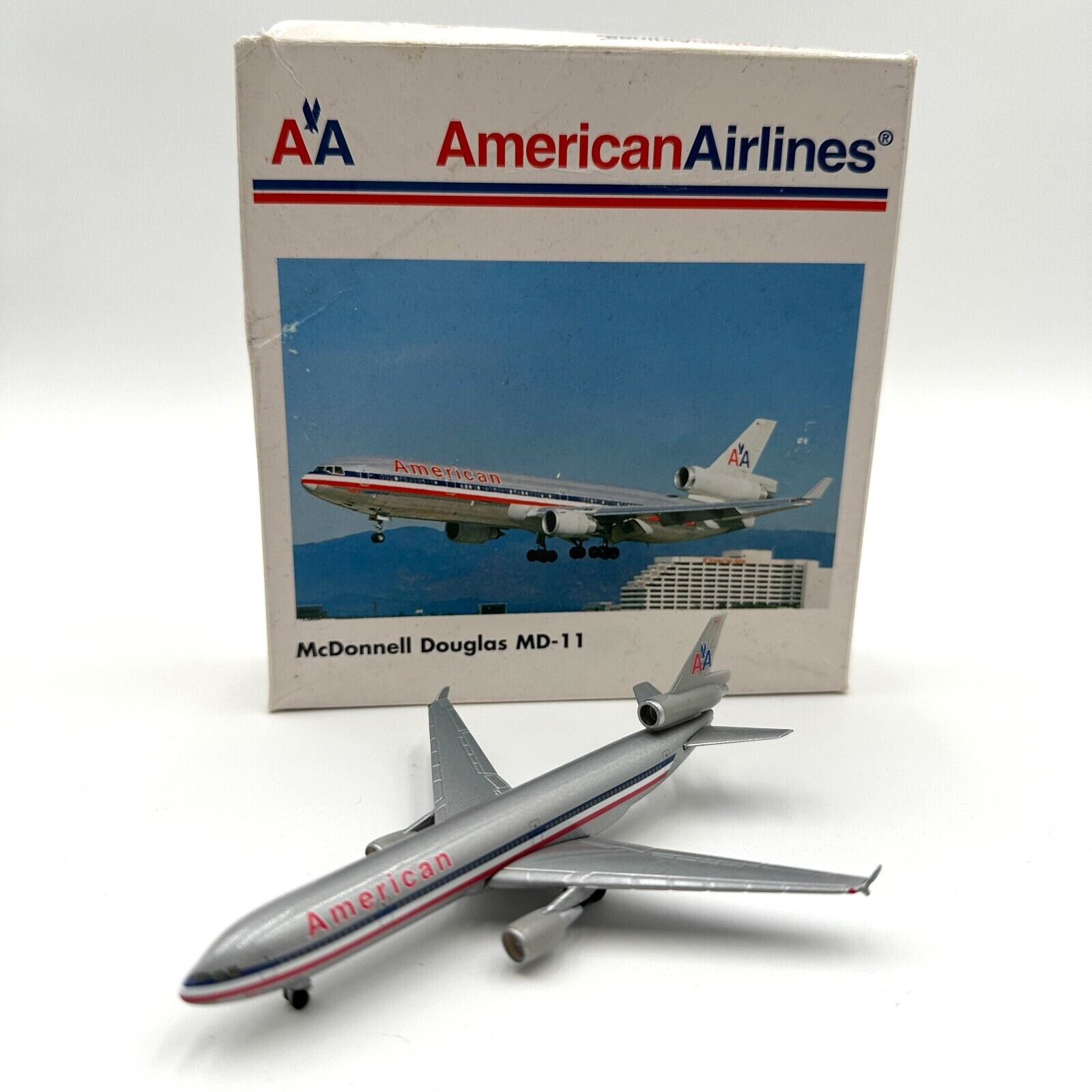 Herpa Wings 503389 AA American Airlines MD-11 - Die cast Aircraft 1:500 Scale