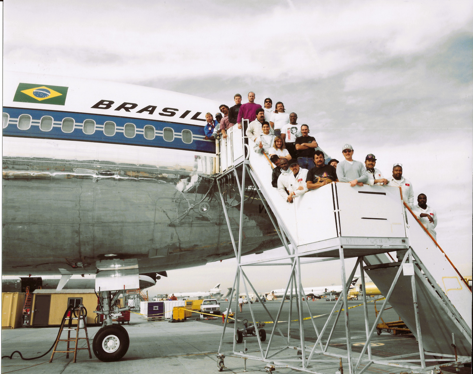 VARIG AIRLINES MD-11 VOP Photo, McDonnell Douglas Workers Pre-Delivery 8 x 10