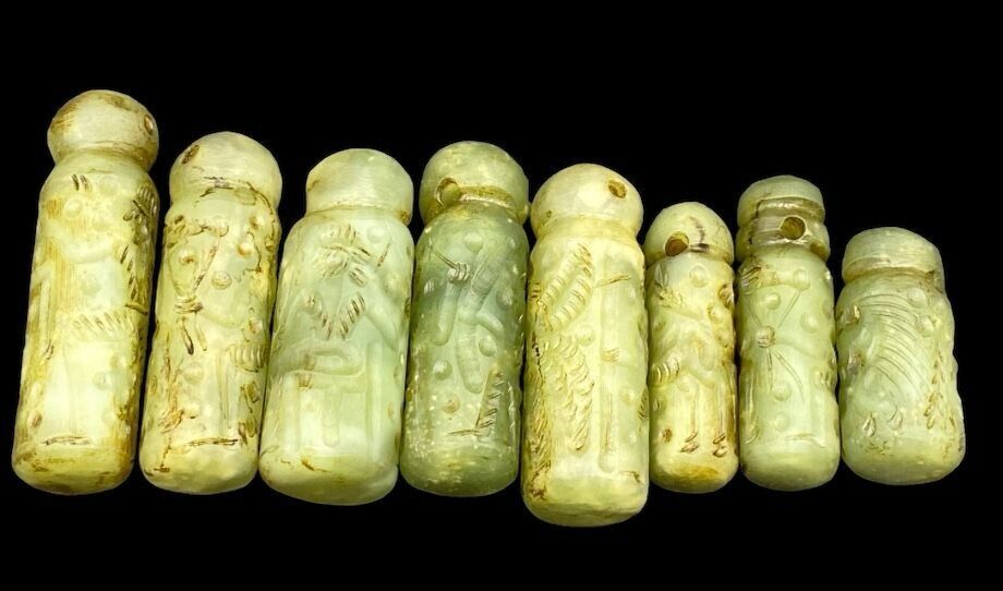 Eight pieces old near Eastern cylinder intaglio seal stone beads amulets