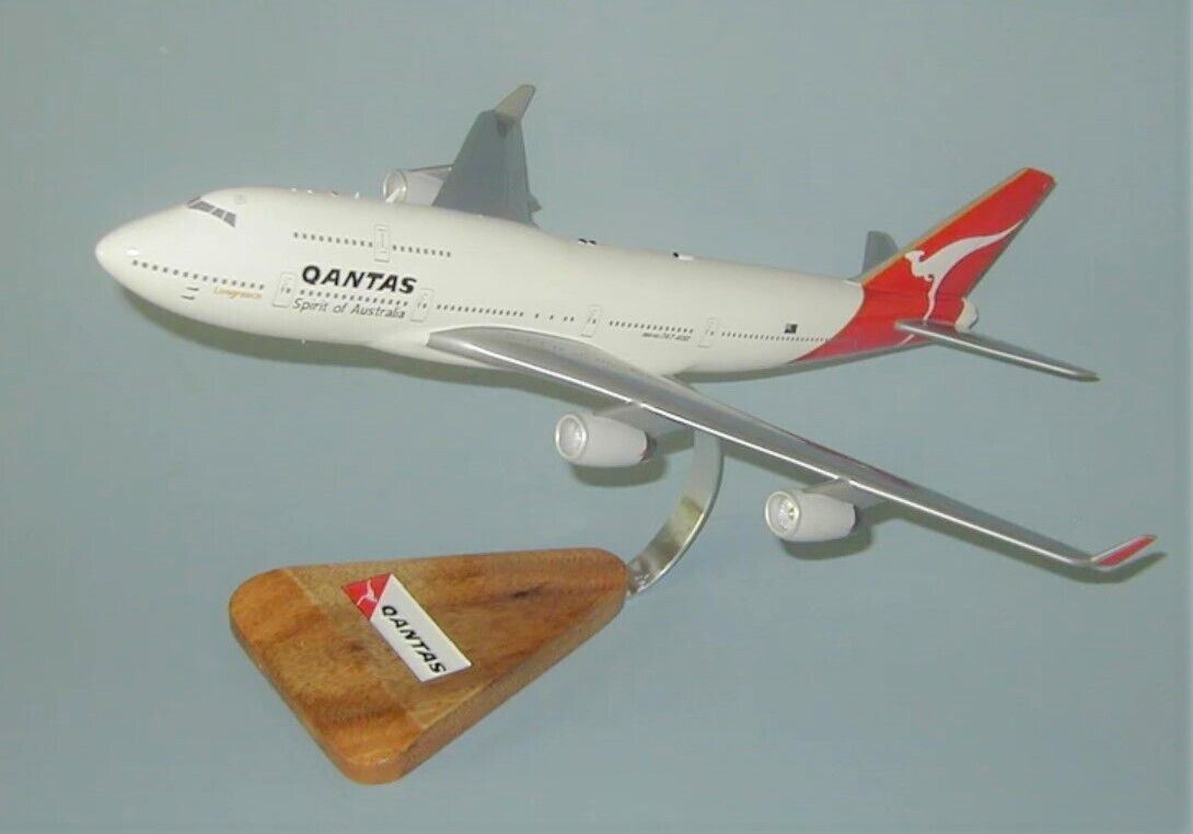 Qantas Airways Boeing 747-400 Longreach Desk Top Display Model 1/144 SC Airplane