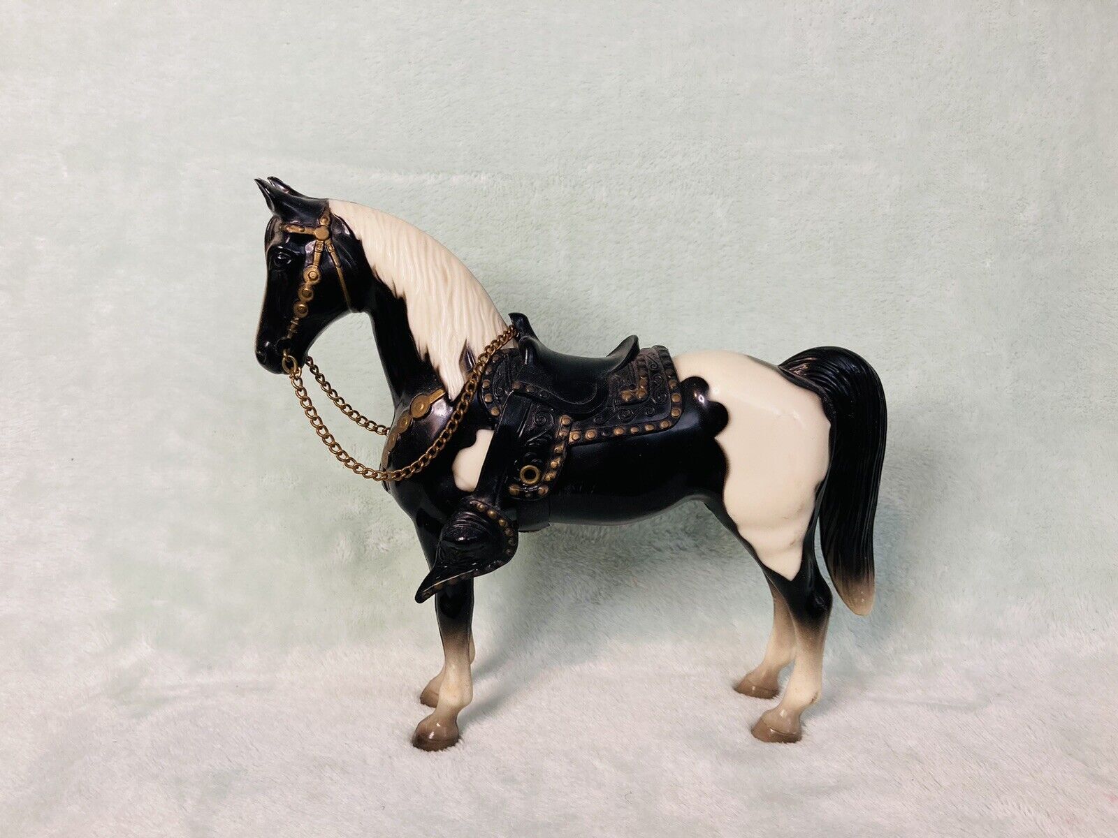 Breyer Classics - Vintage Western Pony - B&W Pinto Reins/Saddle 1:12 Scale