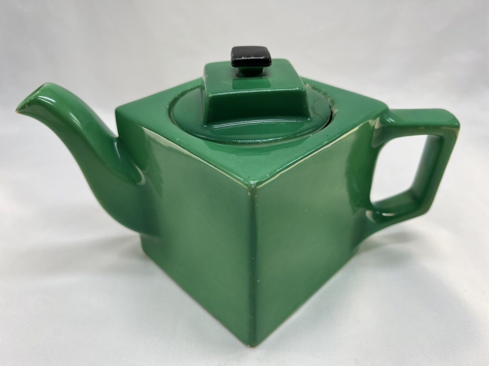 Teapot RARE GREEN Black SQUARE LID HANDLE AVCO USA 18oz Porcelain Antique Retro