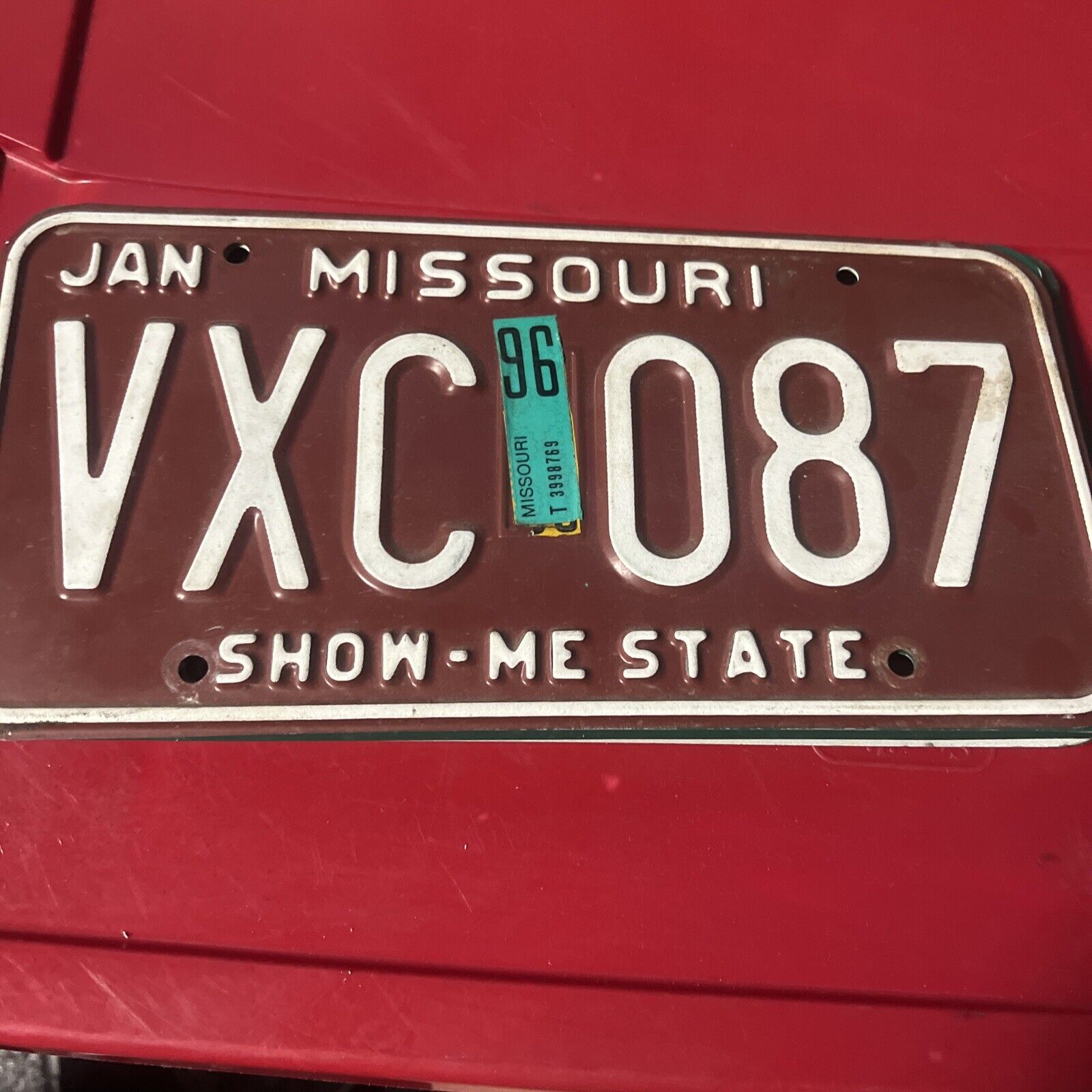 EXPIRED MISSOURI LICENSE PLATE with 1996 STICKER SHOW-ME-STATE