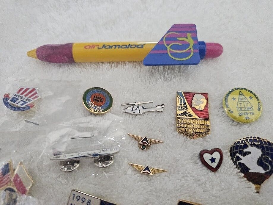 19+ Vtg Delta 15 Years Service Pin 10K Gold Emerald Stone Airline Pen airplane