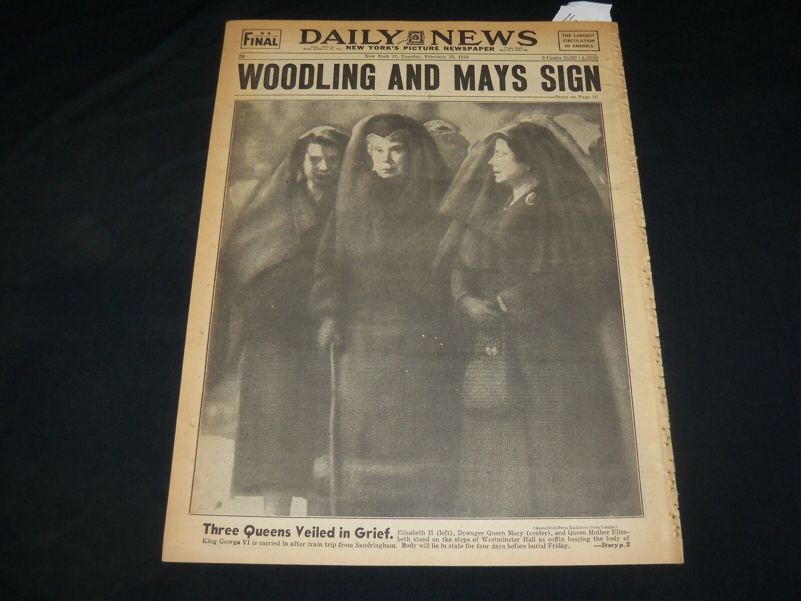1952 FEBRUARY 12 NEW YORK DAILY NEWS - THREE QUEENS VEILED IN GRIEF - NP 5392