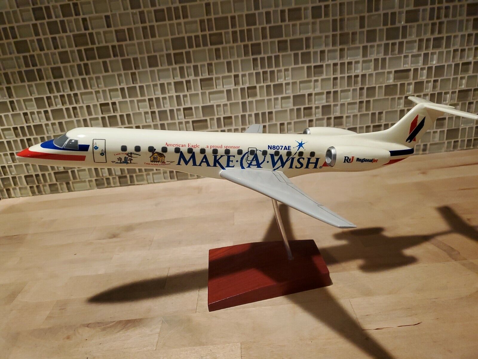 PACMIN? American Airlines Make A Wish Regional Jet Embraer Airplane Model - RARE