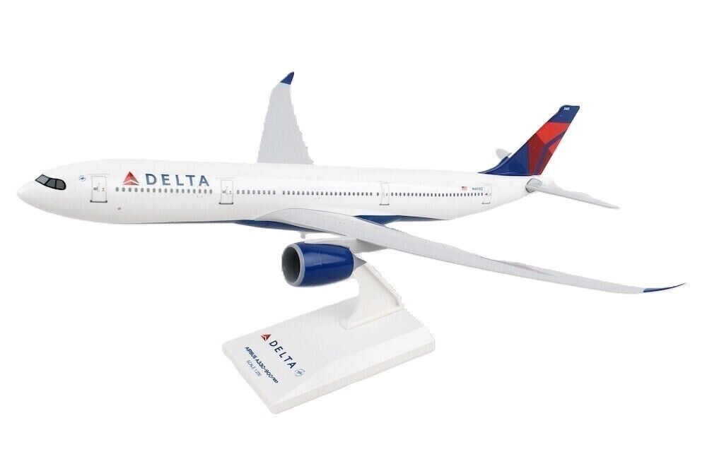 Skymarks SKR984 Delta Airlines Airbus A330-900neo Desk Top Model 1/200 Airplane