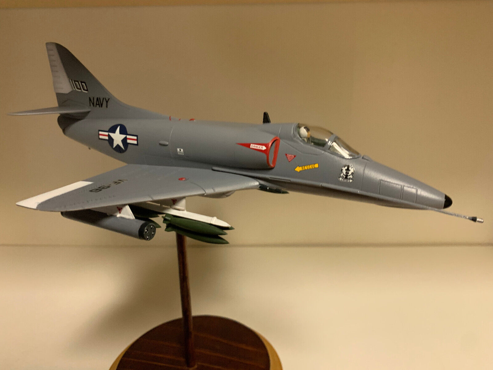 Mc DONNELL DOUGLAS  A-4E SKYHAWK scale 1:48  WITH WOOD STAND  - MUSEUM QUALITY