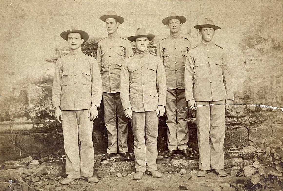 RARE PHILIPPINE-AMERICAN WAR U.S. MARINE CORPS SQUAD POSE in RUBBLE 1899 PHOTO