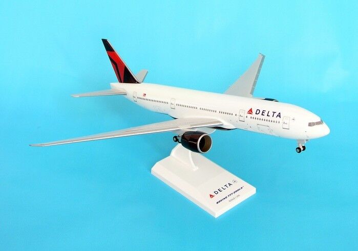 Skymarks SKR374G Model Delta 777-200 1/200 Scale with Stand and Gears
