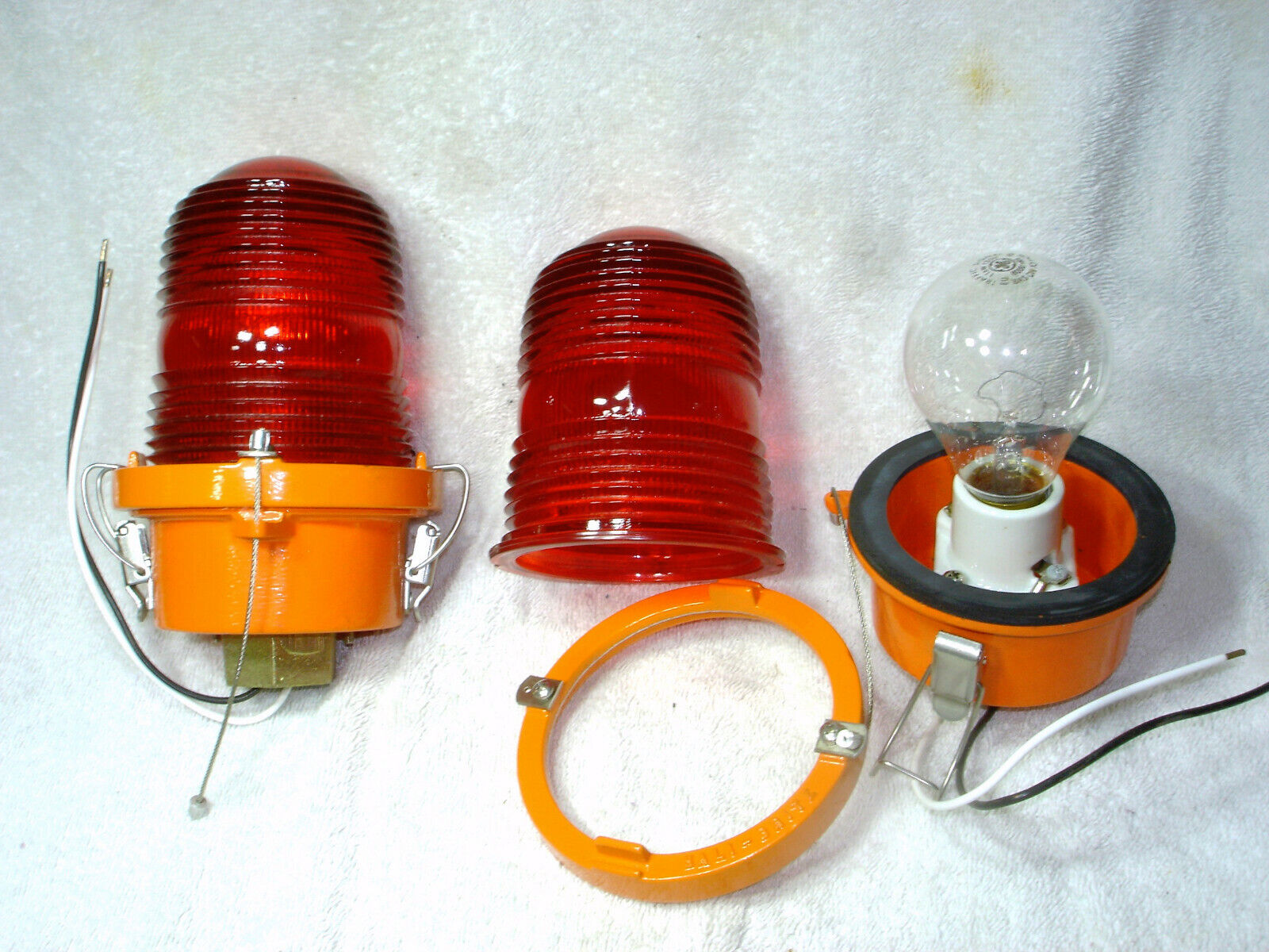 2 NOS HALI- BRITE Aircraft Red Ribbed Glass Dome Lens Lamp Airport Runway Light 