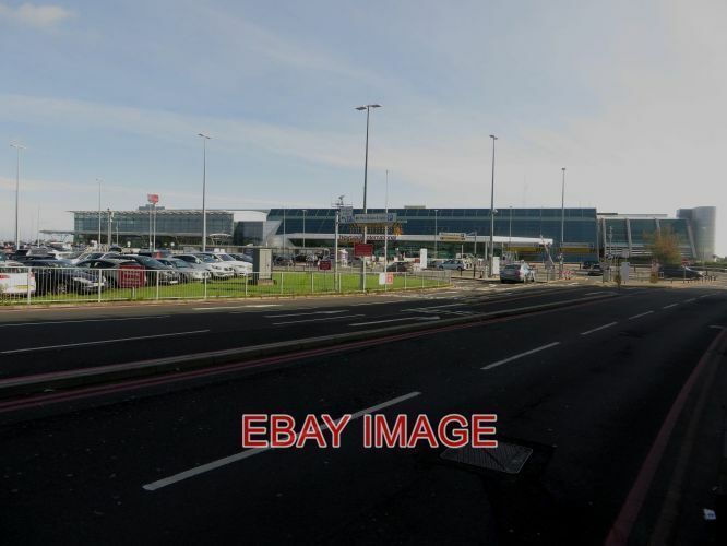 PHOTO  NEWCASTLE AIRPORT LOOKING ACROSS THE MAIN ACCESS ROAD TOWARDS THE FRONTAG