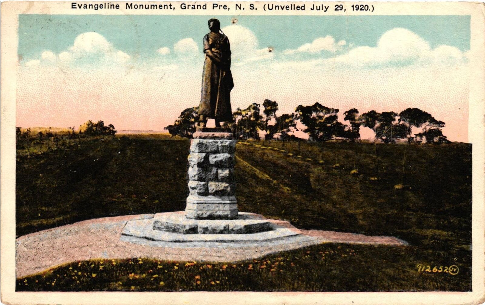 Vintage Postcard- EVANGELINE MONUMENT, GRAND PRE, N.S., CANADA