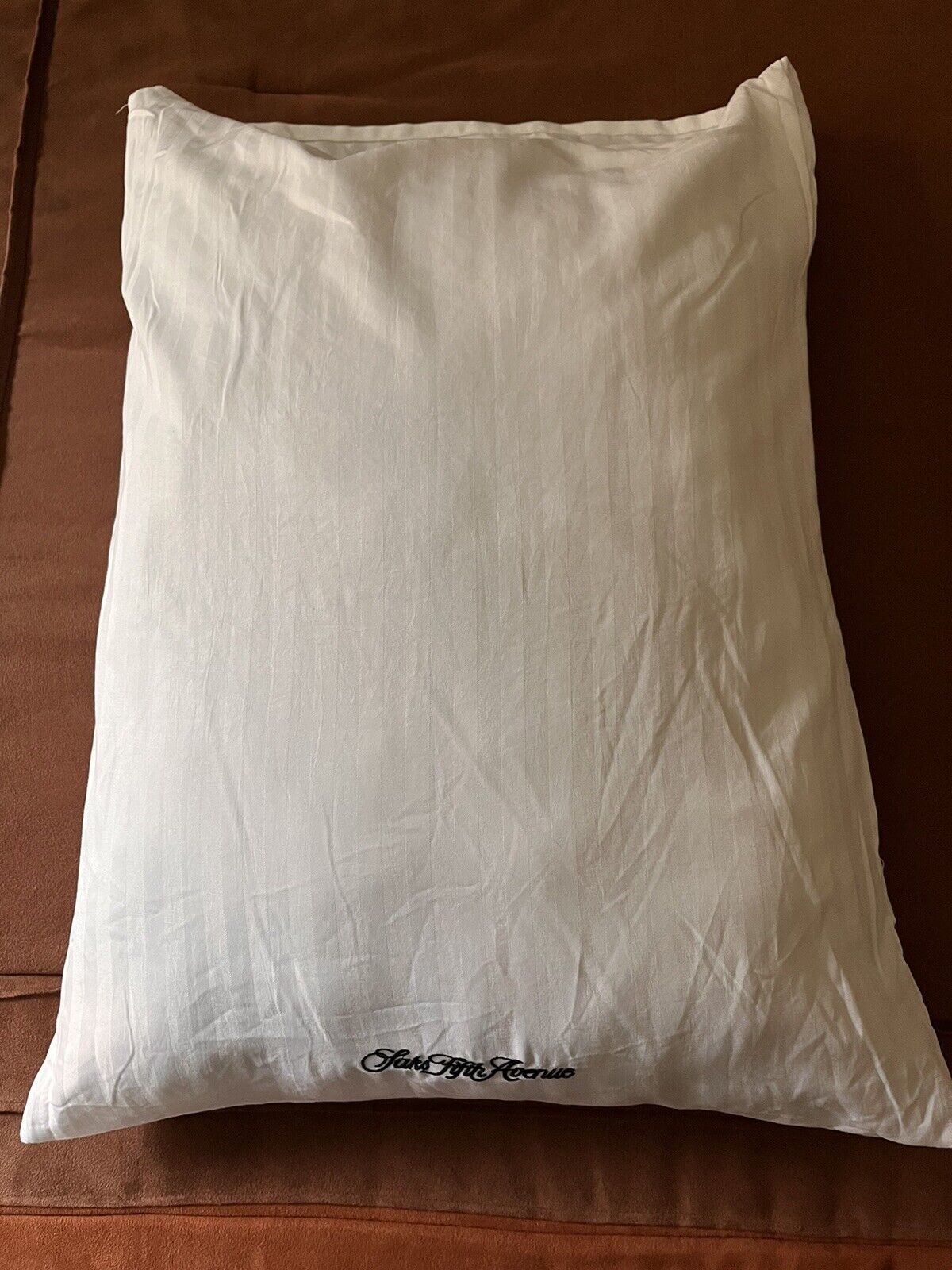 UNITED AIRLINES Polaris SAKS FIFTH AVENUE Business First White Pillow Pillowcase