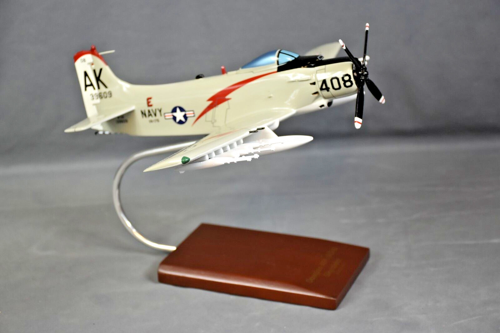 Collectible Douglas A-1H Sky Raider (AD-6) Model Airplane USN, Scale 1/40 C3040