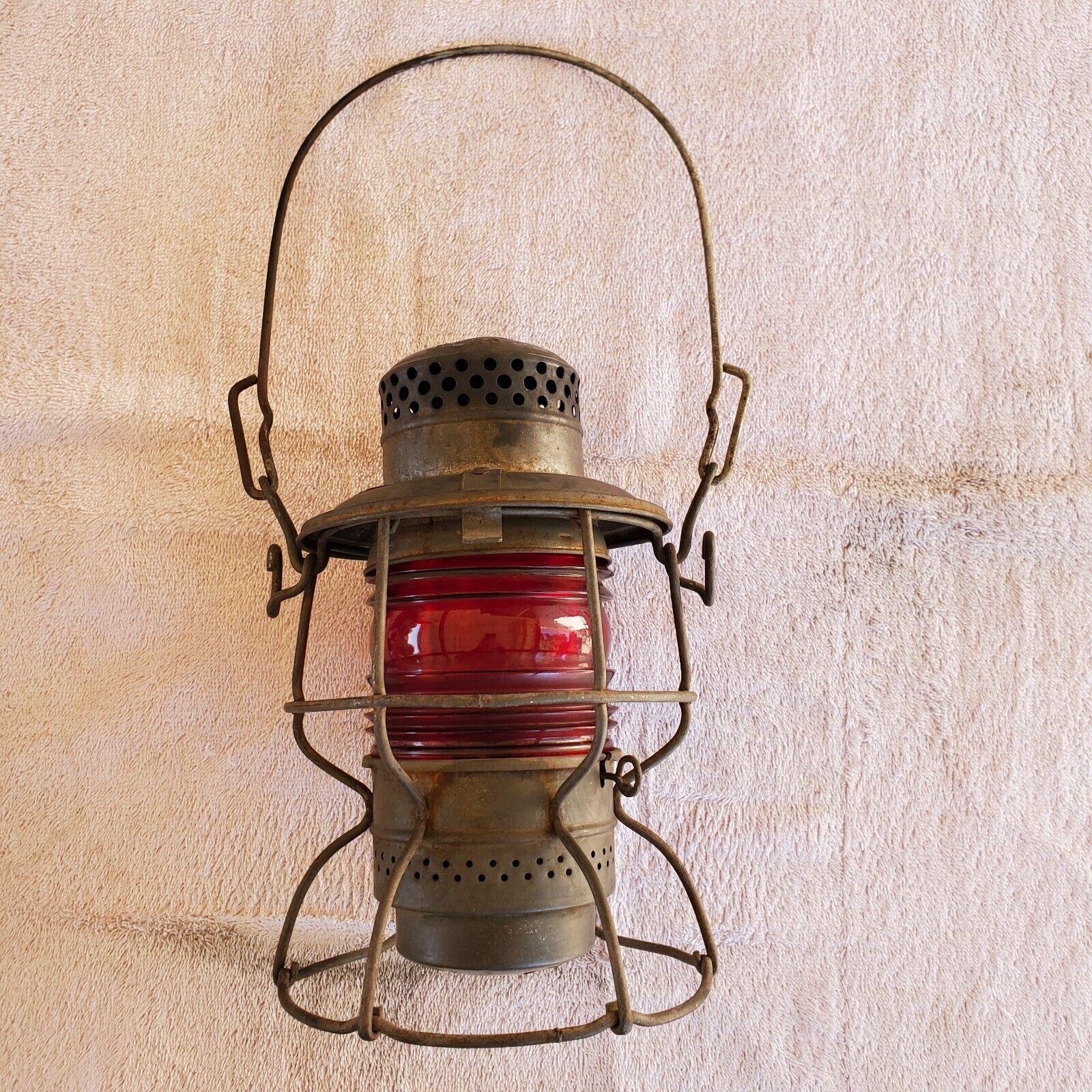 Vintage Adlake Kero BEI T RY Railroad  Lantern With Red ribbed Globe good cond.