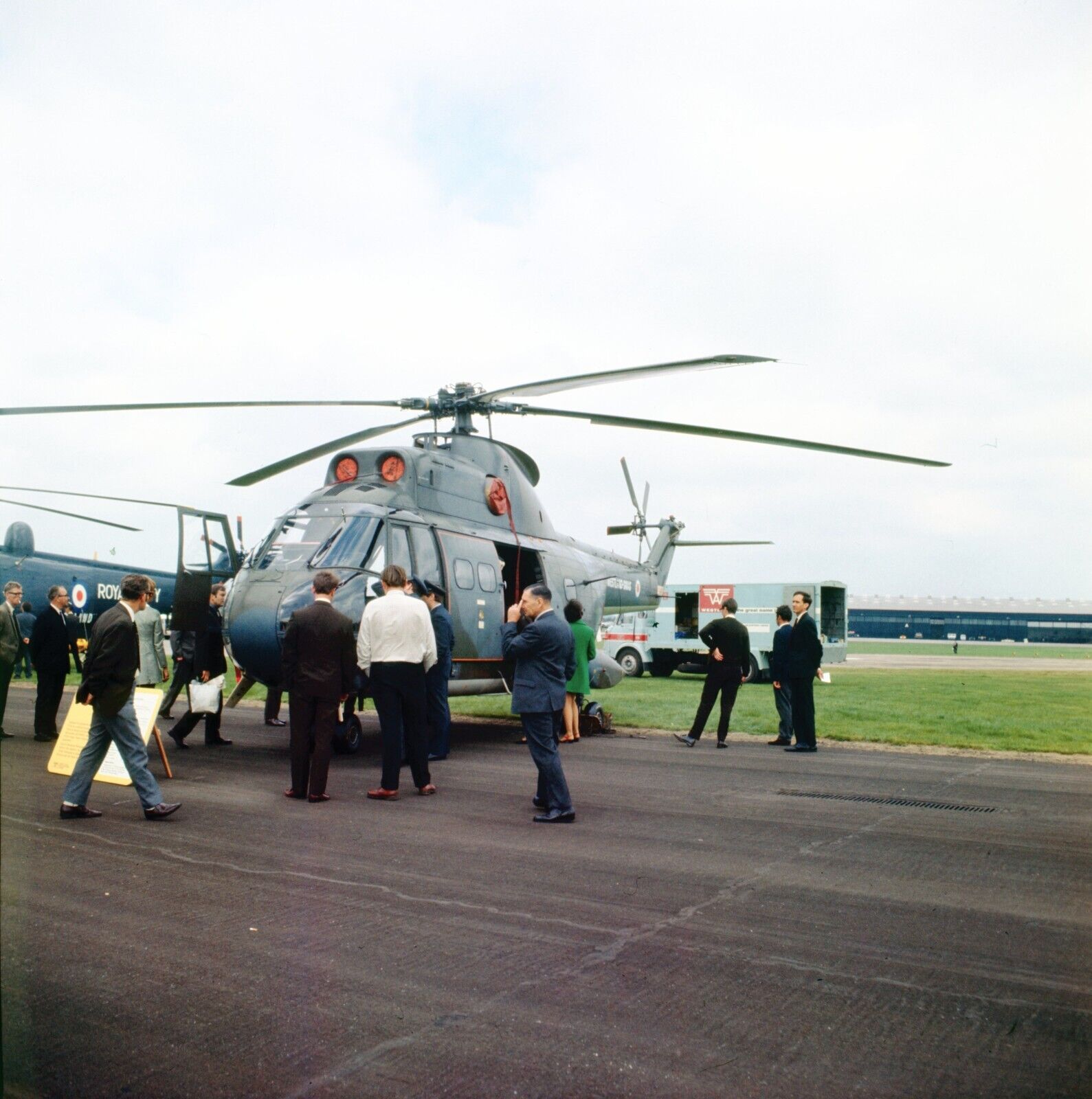 UK1-99 AEROSPATIALE SA 330 PUMA Helicopter 1970 Orig 2