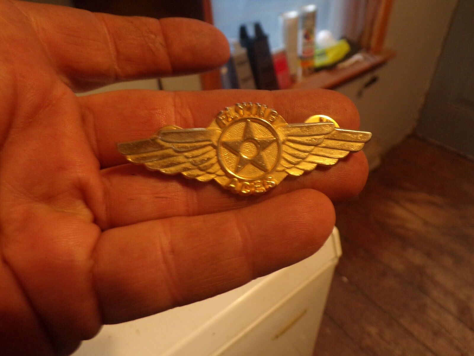 VINTAGE RARE WWII FLYING ACES GOLDEN WINGS AIRFORCE BROACH PIN MINT CONDITION