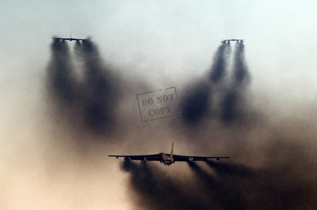 US Air Force USAF B-52G Stratofortress aircraft clouds of exhaust 12X18 Photo