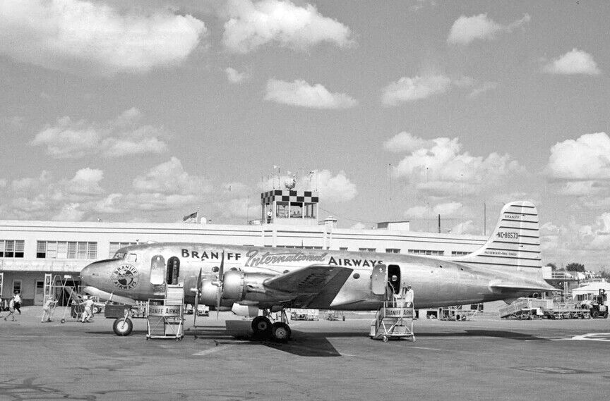 Braniff Airways Douglas DC-4 ((8.5\