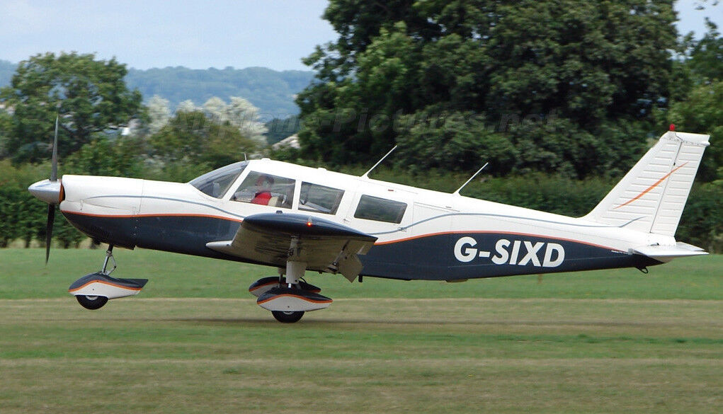 Piper PA-32 Cherokee Six Air Taxi Aircraft Desktop Wood Model Regular