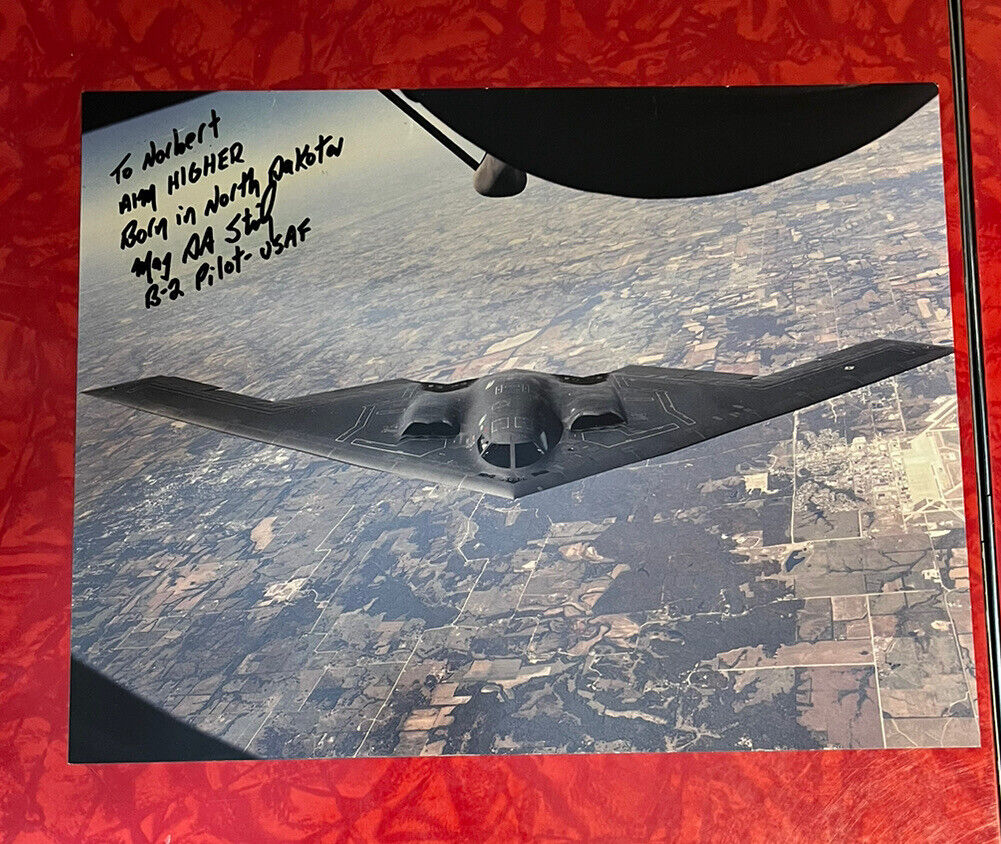 B-2 STEALTH BOMBER USAF / NORTHROP GRUMMAN vintage PUBLICITY PHOTO - AUTOGRAPHED
