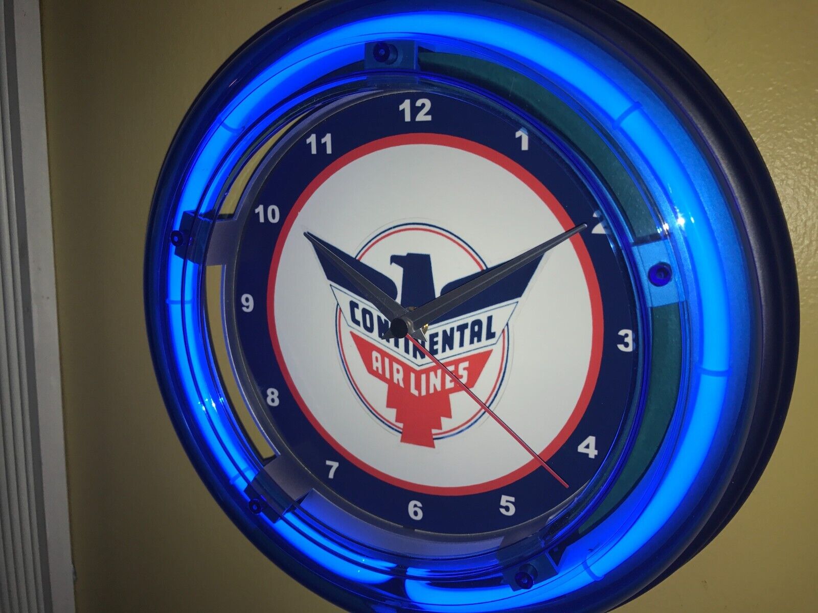 Continental Airlines Airport OldLogo Pilot Stewardess Neon Wall Clock Sign