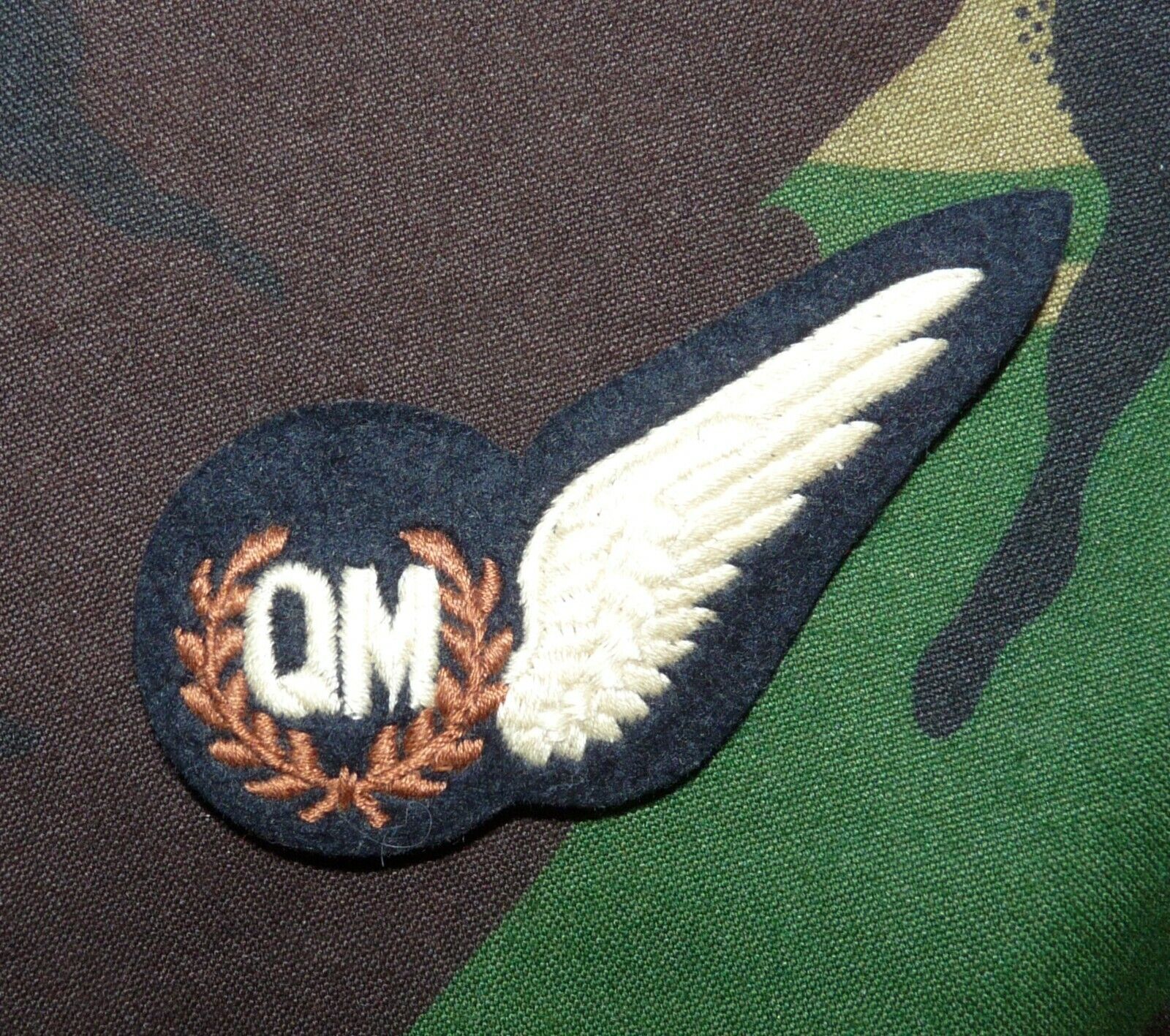 Postwar UK RAF Aircrew Quartermaster Brevet Cloth Embroidered Wing