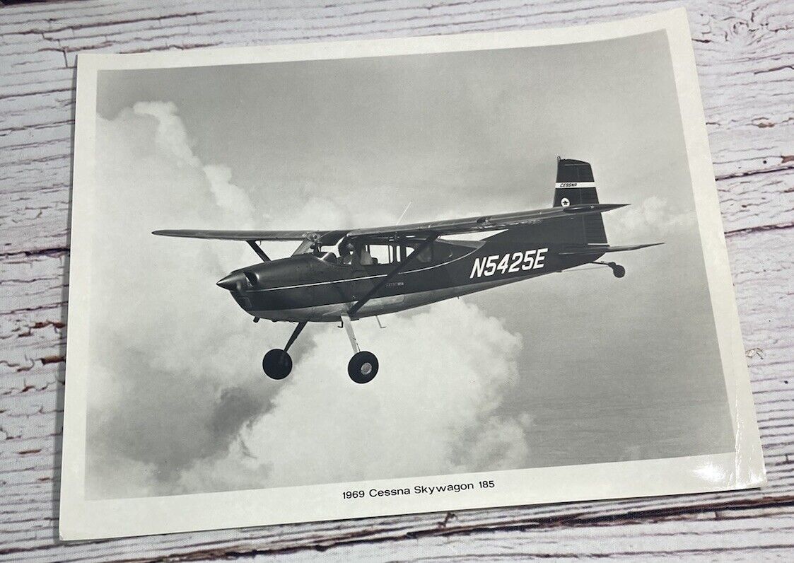 Vintage 1969 Cessna Skywagon 185 Press Photo 8” x 9.75” Black And White
