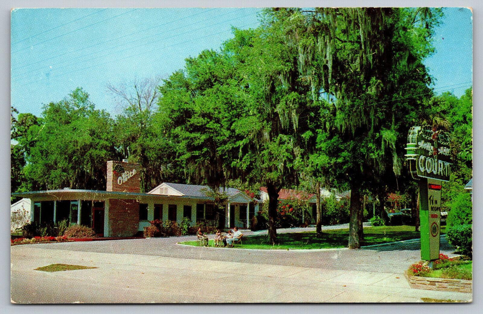 Postcard Holly Hill Court, Holly Hill, Florida B8