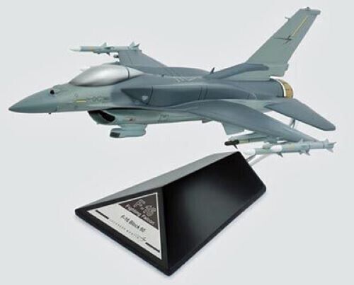 USAF General Dymanics F-16C Block 60 Desk Top Display 1/40 Jet Model ES Airplane